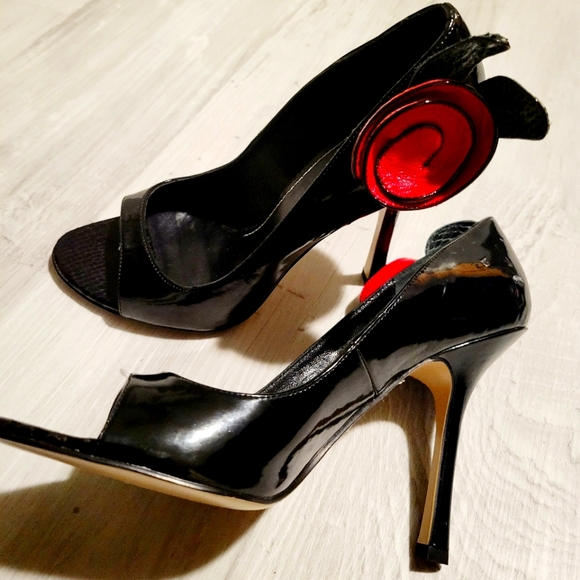 NWTs patent leather 3-D rose flower d'orsay pumps - Picture 3 of 12